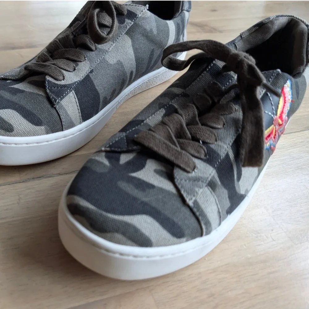 Johnny Was Camouflage Butterfly Sneakers Women Size 8 Casual Fashion